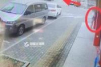“女子将婴儿丢进垃圾桶”视频疯传，义乌警方回应：人未走远，孩子无恙-环保卫士