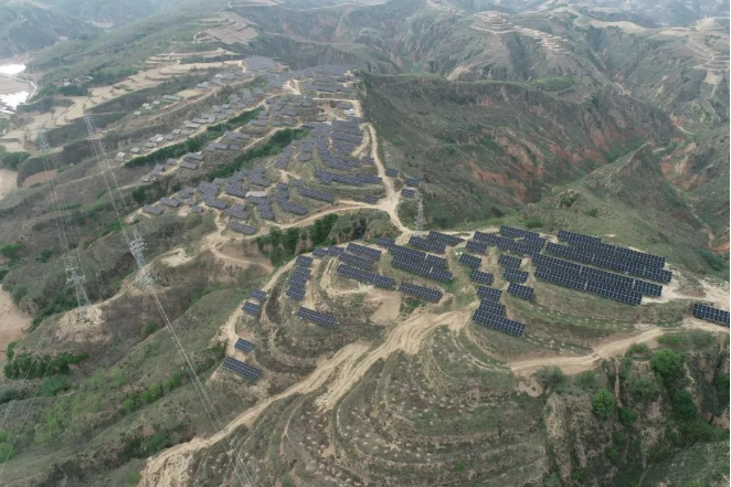 将绿色能源洒向黄土高原，临县100MW农光互补光储一体化电站项目并网成功！