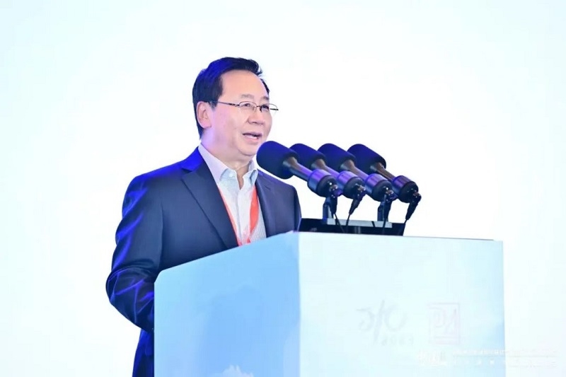 曲久辉院士在2023城镇水务大会上做主旨报告