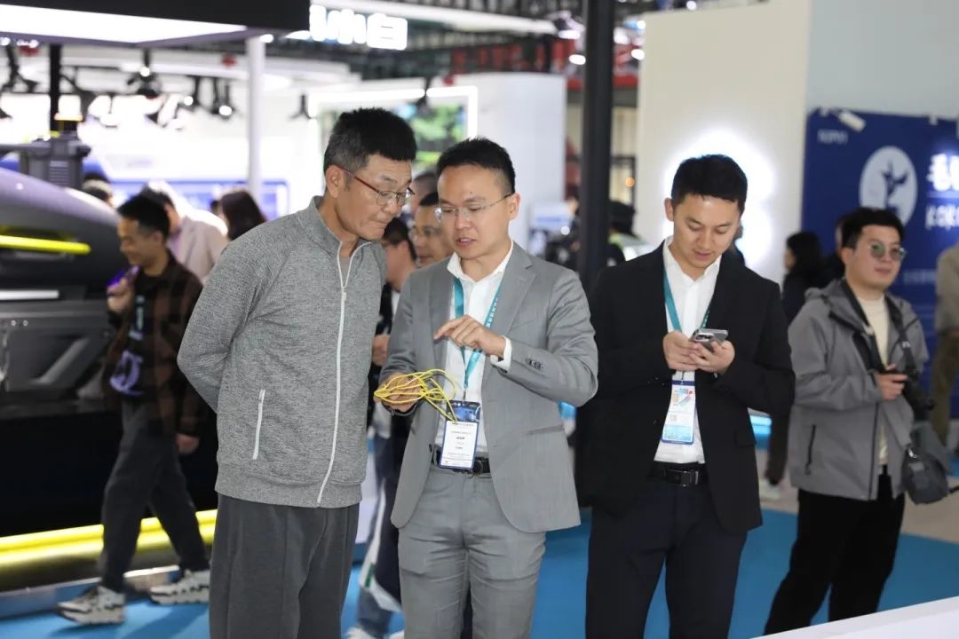 超高人气丨2024 CCE持续进行中,辉煌智行展位强势吸睛