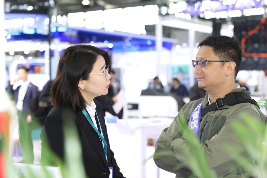 超高人气丨2024 CCE持续进行中,辉煌智行展位强势吸睛