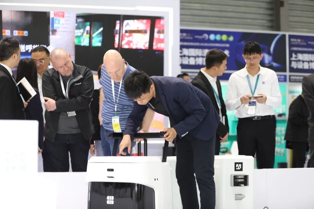 超高人气丨2024 CCE持续进行中,辉煌智行展位强势吸睛