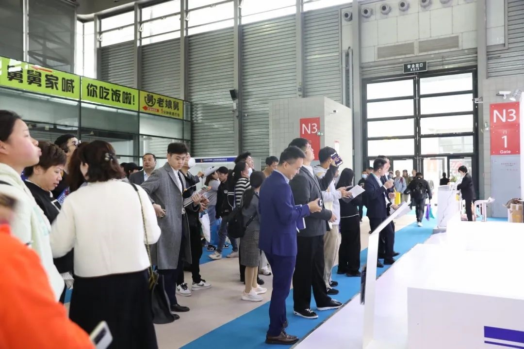 超高人气丨2024 CCE持续进行中,辉煌智行展位强势吸睛