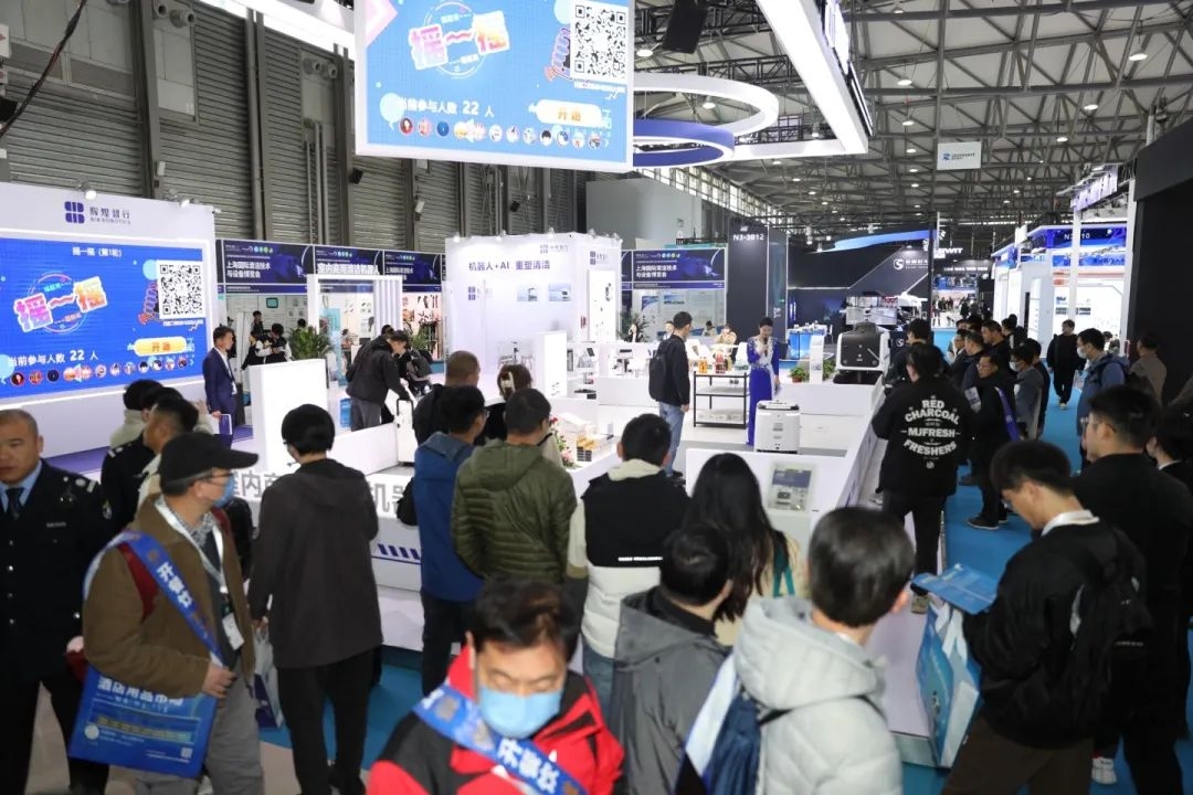 超高人气丨2024 CCE持续进行中,辉煌智行展位强势吸睛