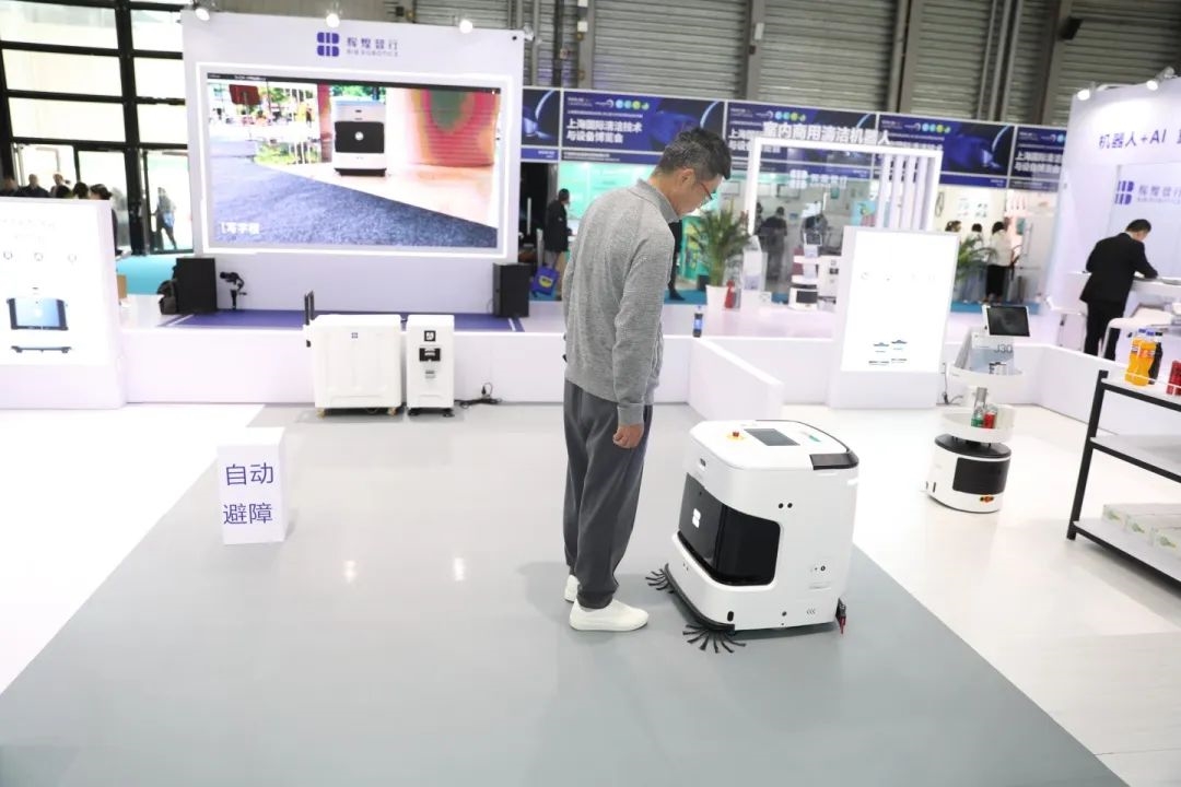 超高人气丨2024 CCE持续进行中,辉煌智行展位强势吸睛